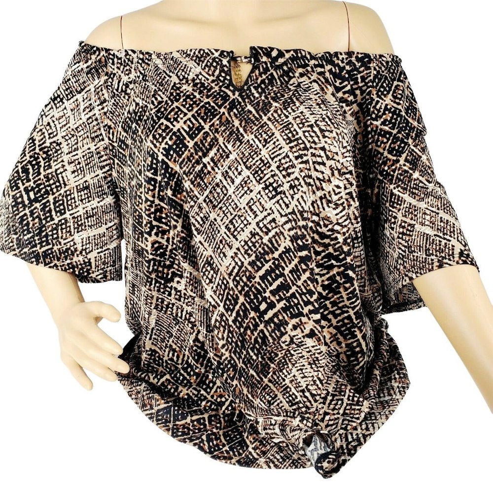 Kim Roger Woman Off The Shoulder Geometric Print 1
